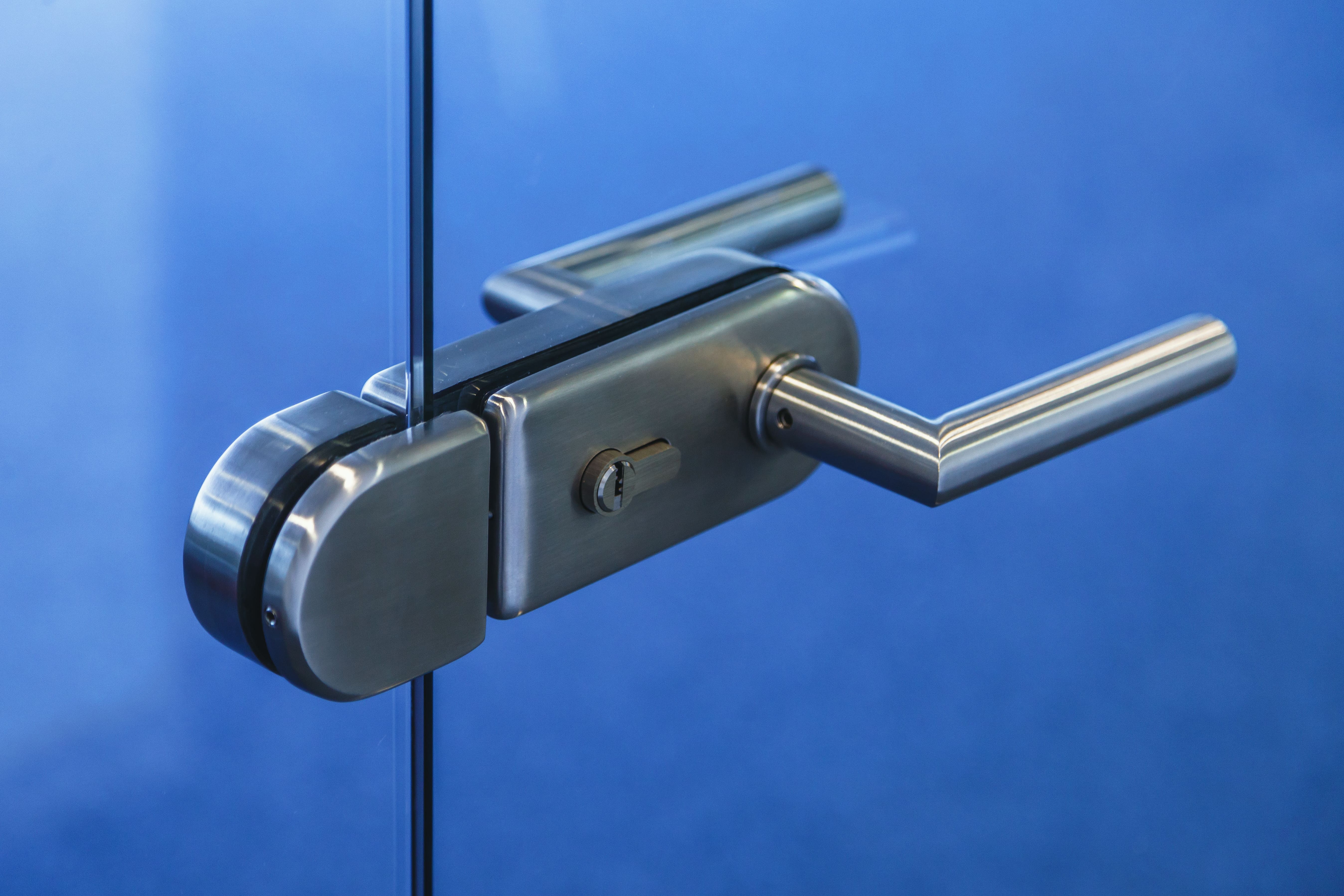 Двери и фурнитура