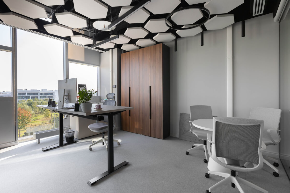 Потолочные решения и свет