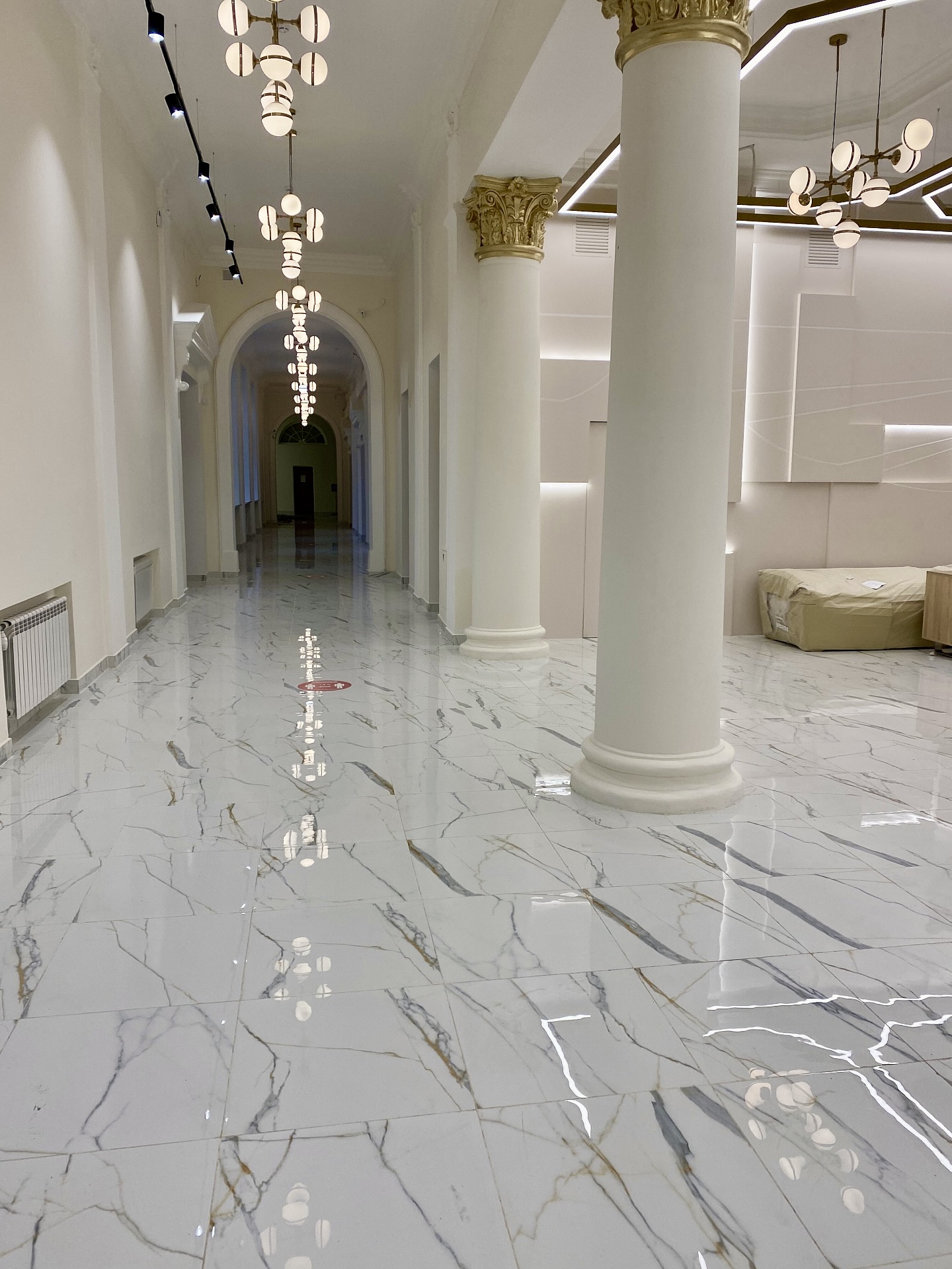 Колонный зал МИИТ с фальшполом под паркетом