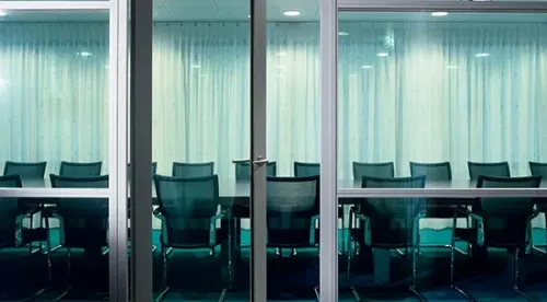 Стеклянные перегородки в алюминиевой раме