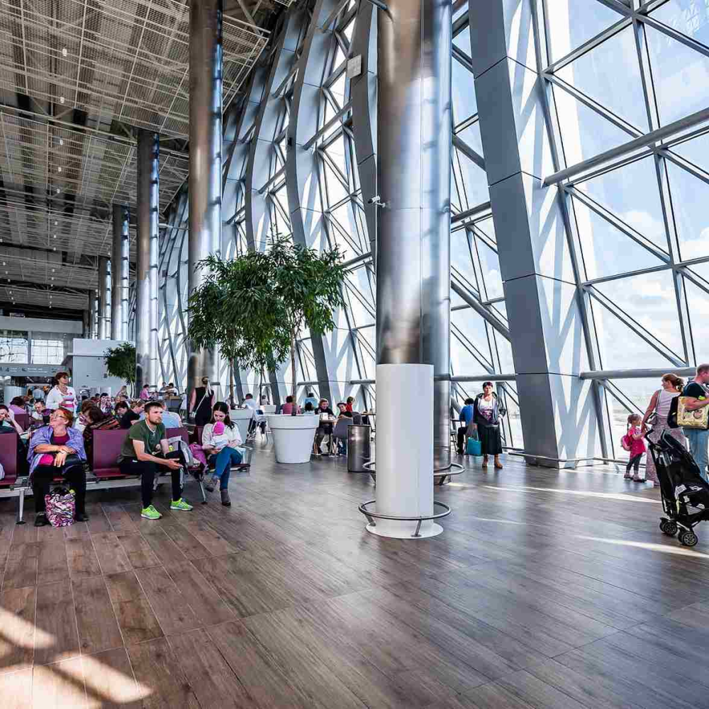 Международныи терминал аэропорта Симферополь.