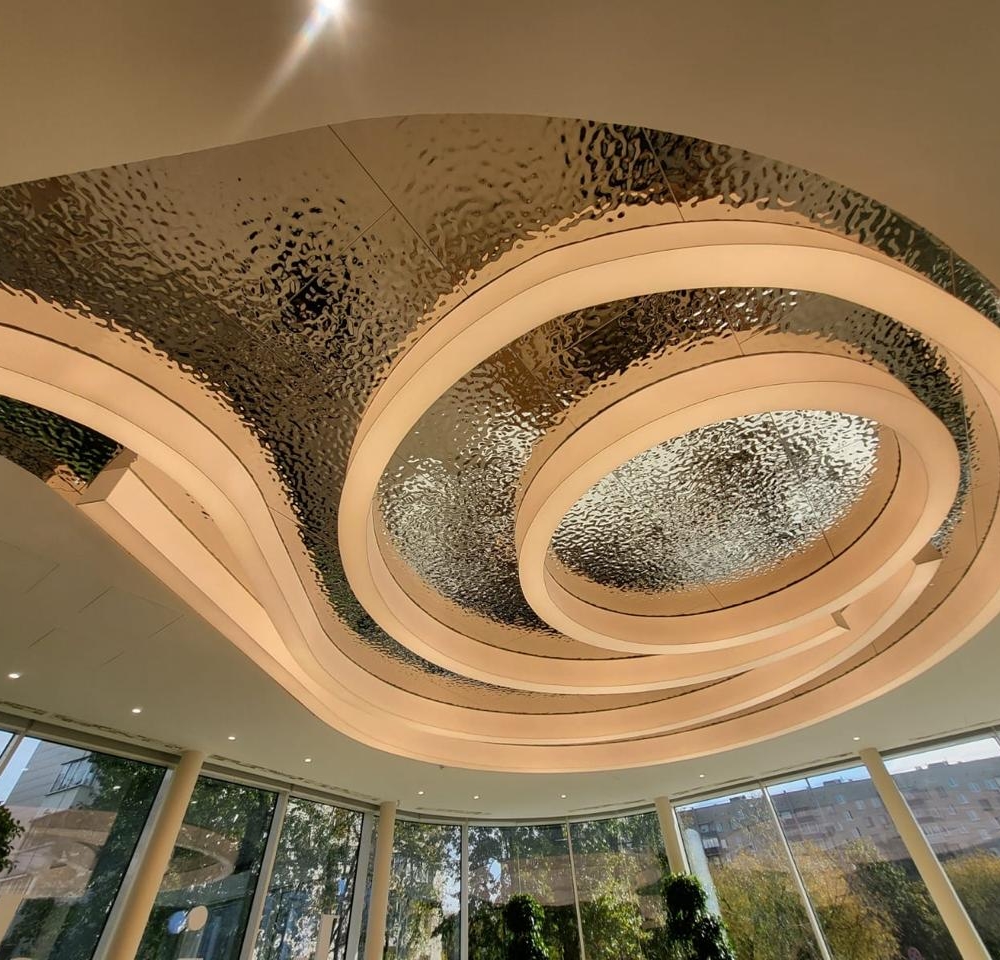 Офис продаж Доминанта. Потолки из нержавеющей стали